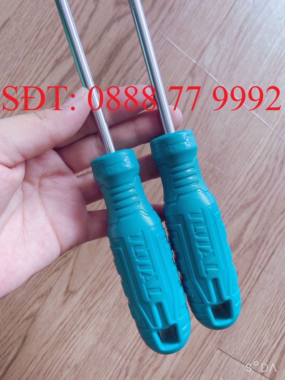 Bộ 2 tua vít dẹp và bake Total THTDC250201