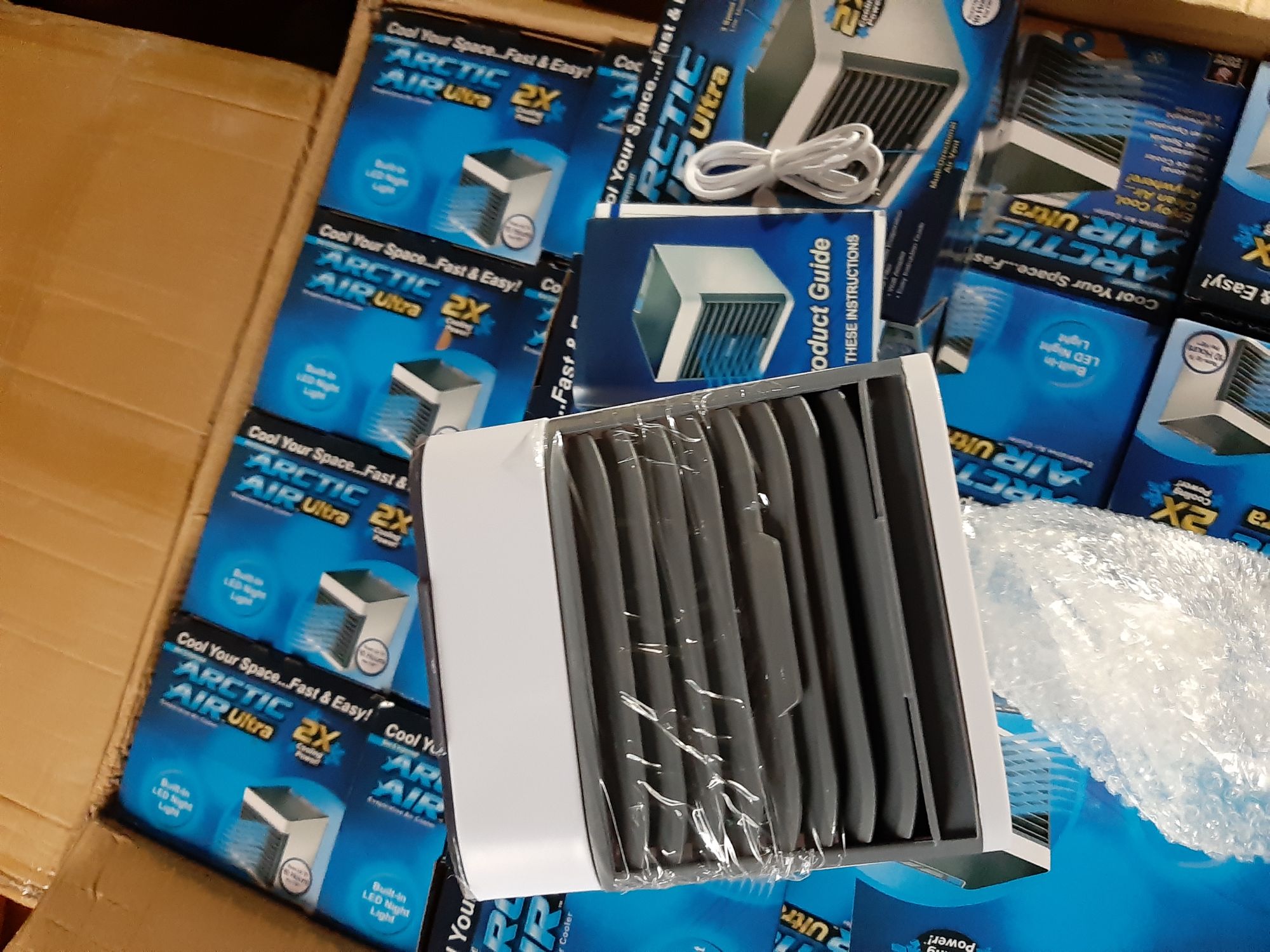 Quạt mini hơi nước 3 chế độ gió có đèn đổi 7 màu