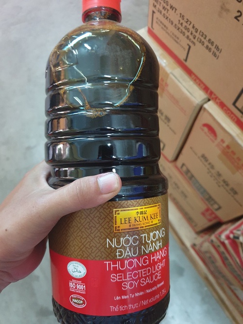Nước Tương Đậu Nành Thượng Hạng Lee Kum Kee 1.75L/ Selected Light Soy Sauce