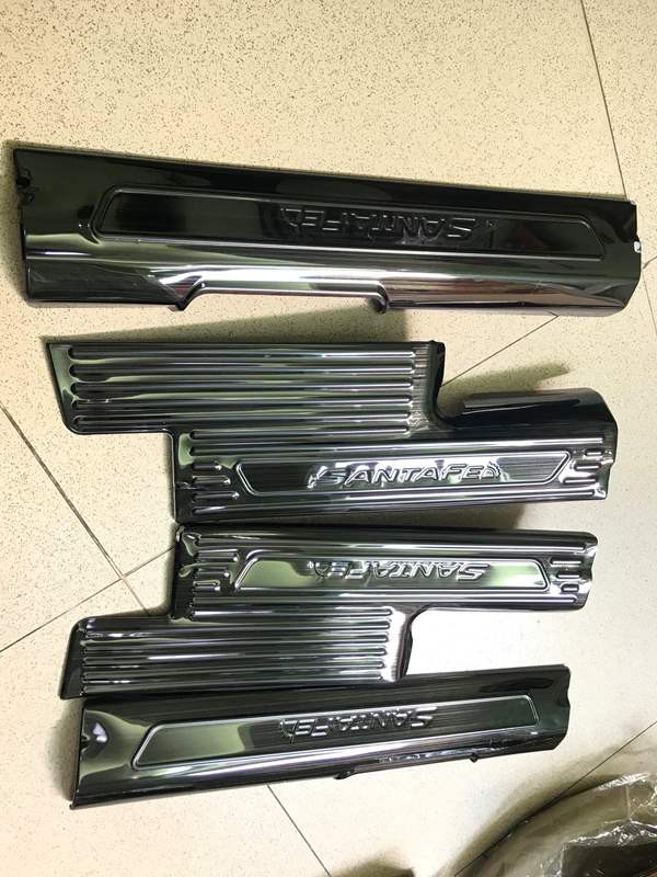 Bộ 8 miếng ốp bậc cửa Santafe 2019-2023 titan