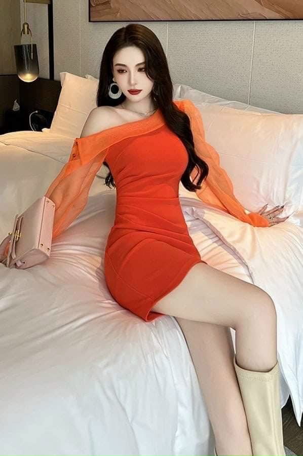 Đầm body lệch vai tay lưới có mút