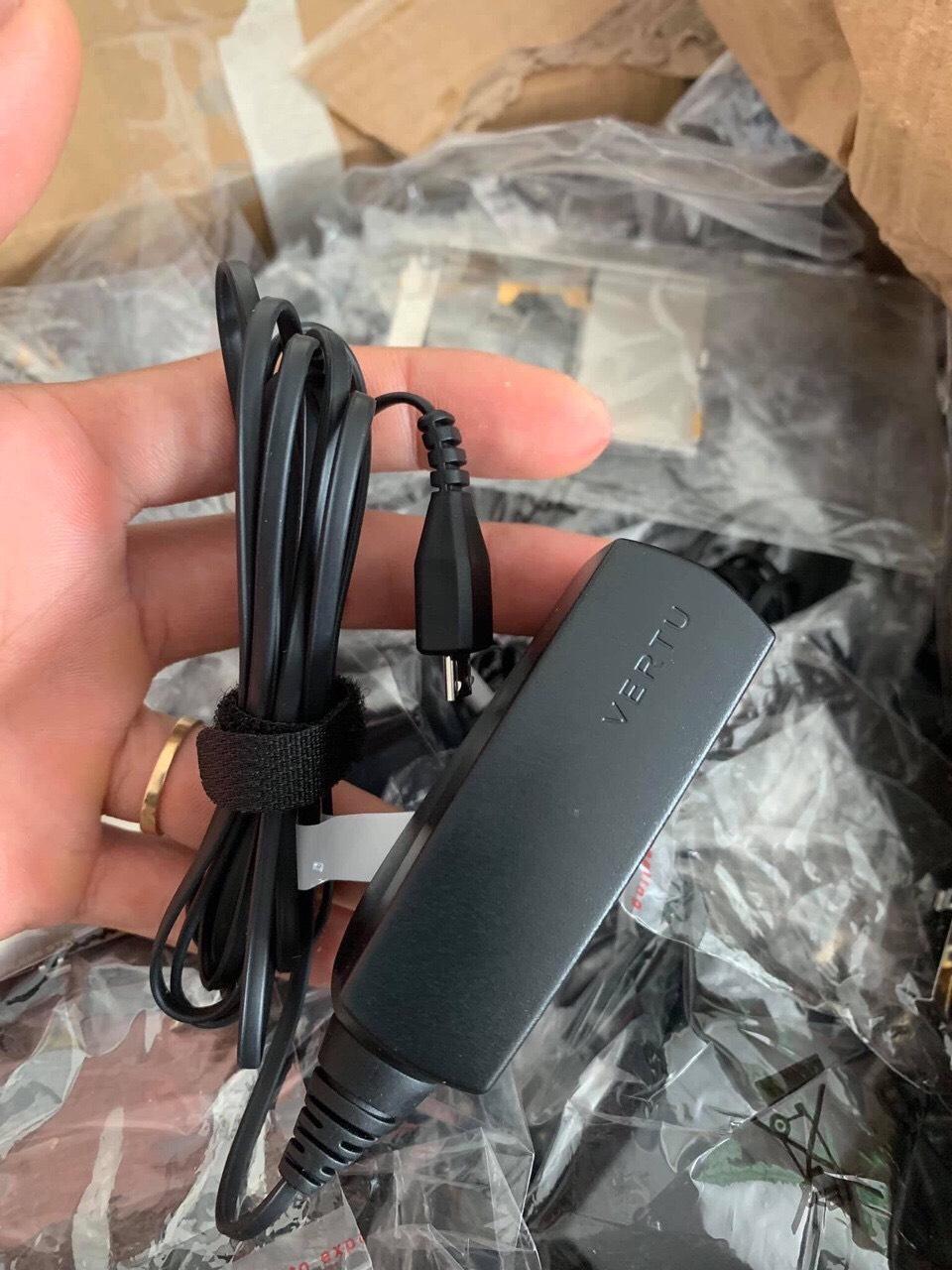 Cốc sạc cho điện thoại vertu