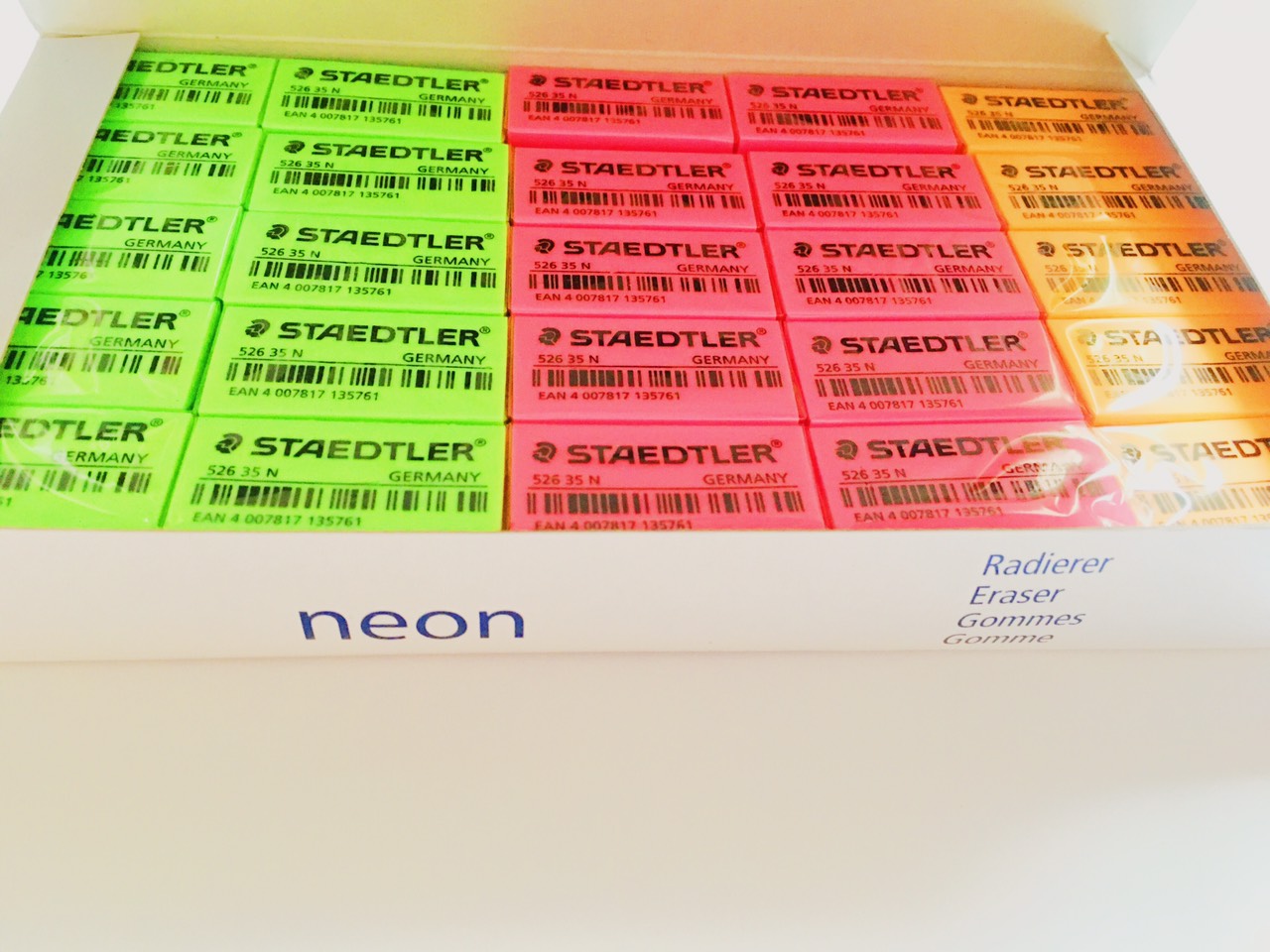 [HCM]Gôm dạ quang Staedtler Bộ 3 cục 3 màu - XX Đức