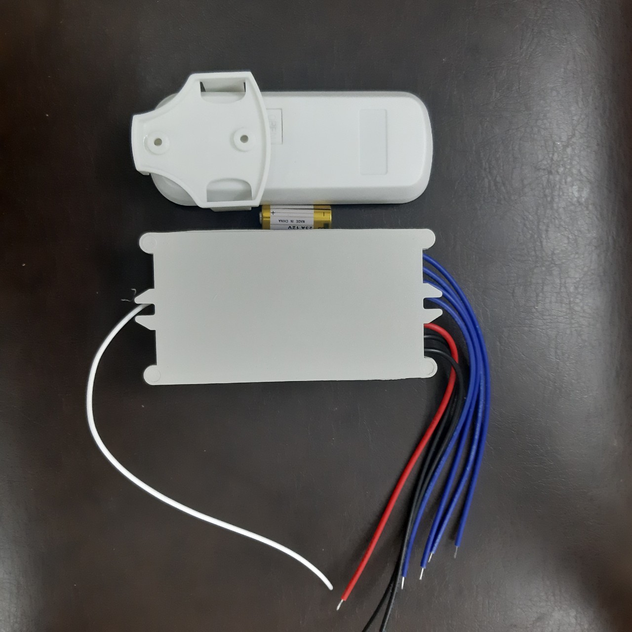 Công tắc điều khiển từ xa  rf 4 cổng (4 kênh 4 đèn)