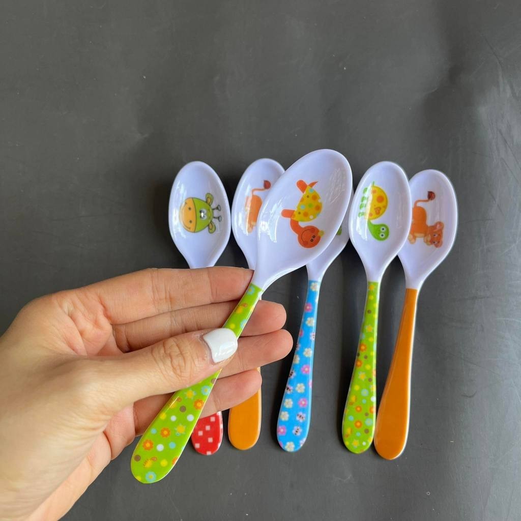 Muỗng nhựa cho bé, thìa ăn bột, ăn dặm, ăn cơm nhựa melamine dày dặn mta-mart2