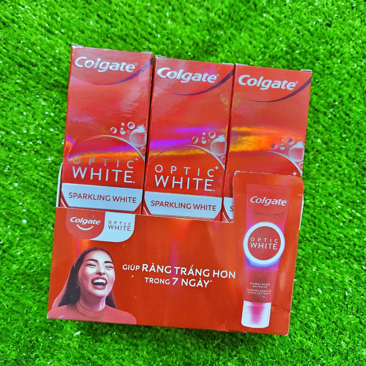 Kem đánh răng Colgate Optic White Sparkling White 100g - LQ059