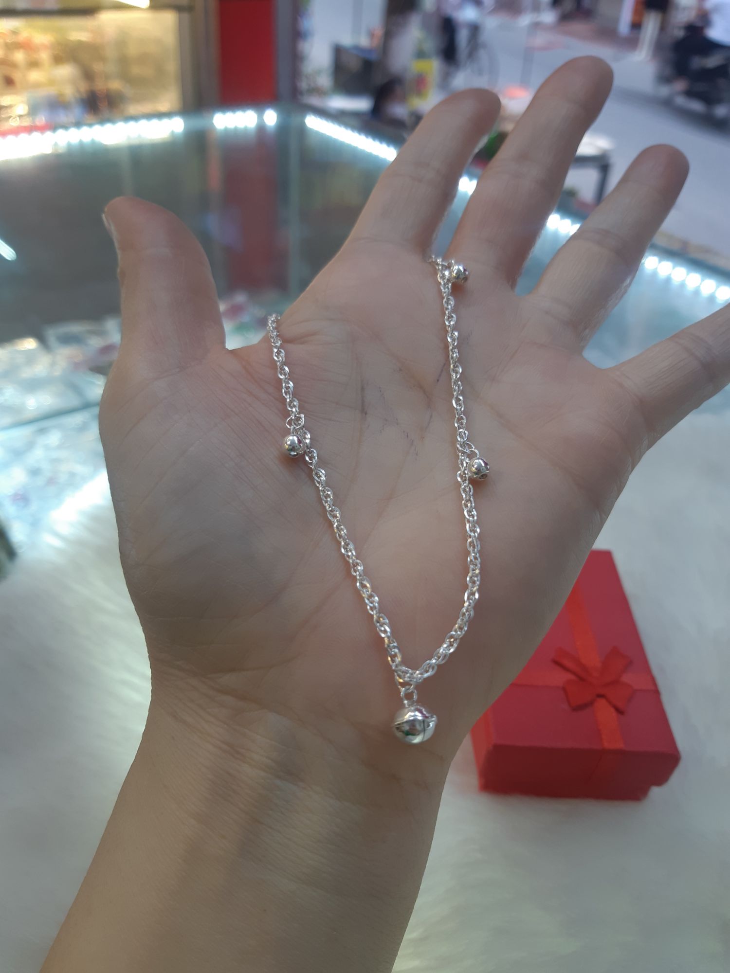 Lắc chân bạc có chuông