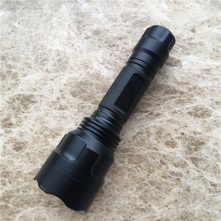 Đèn pin siêu sáng C8 Cree XHP50.2 kiểu dáng sang trọng