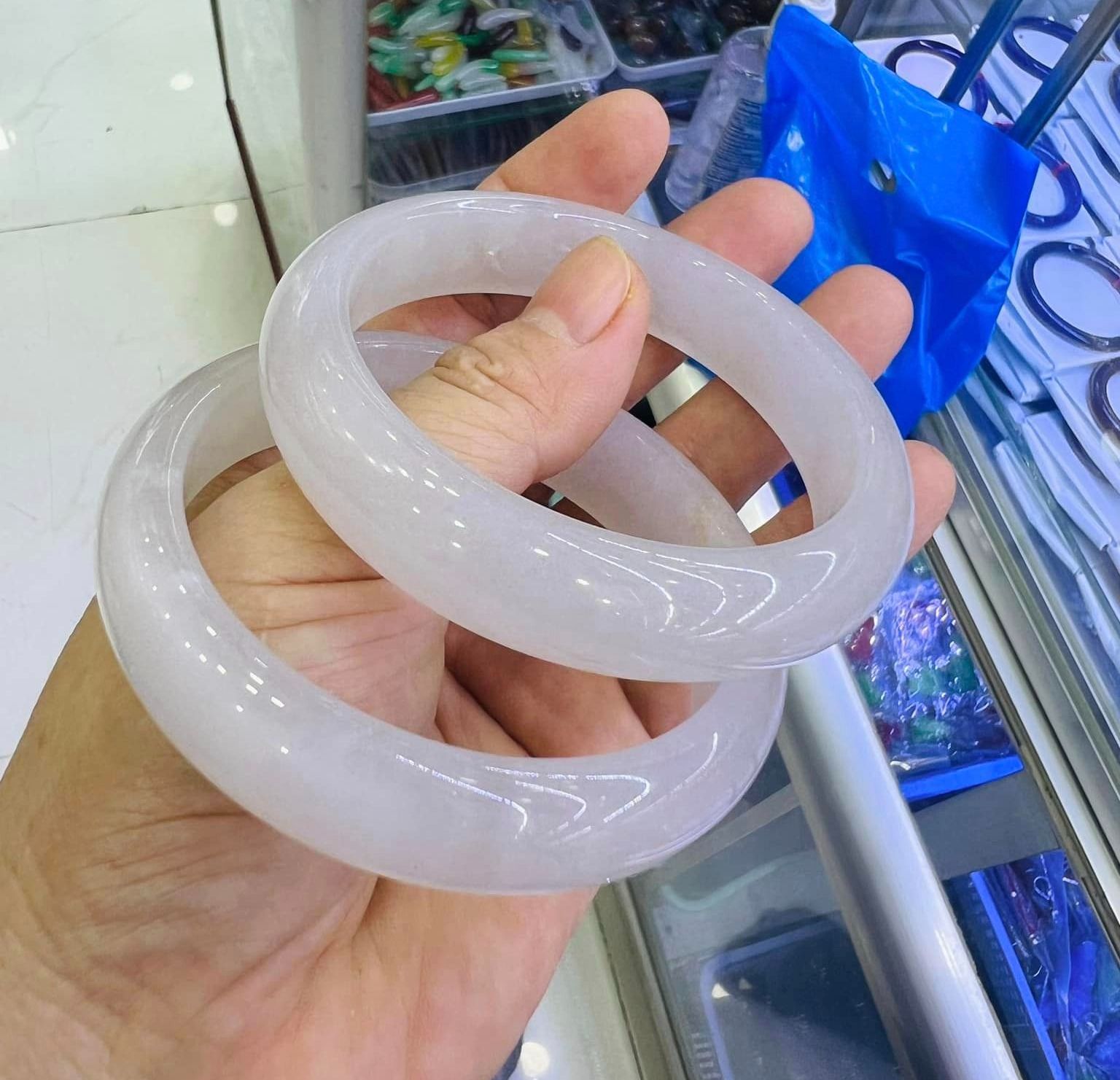 Vòng liền khối cẩm thạch trắng size lớn