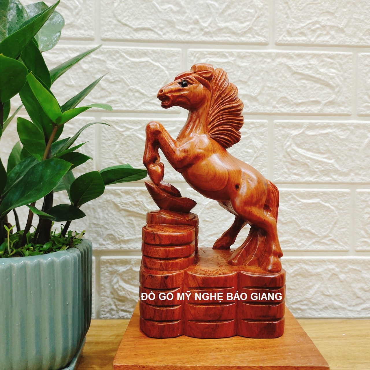 Tượng con ngựa gỗ hương 20cm