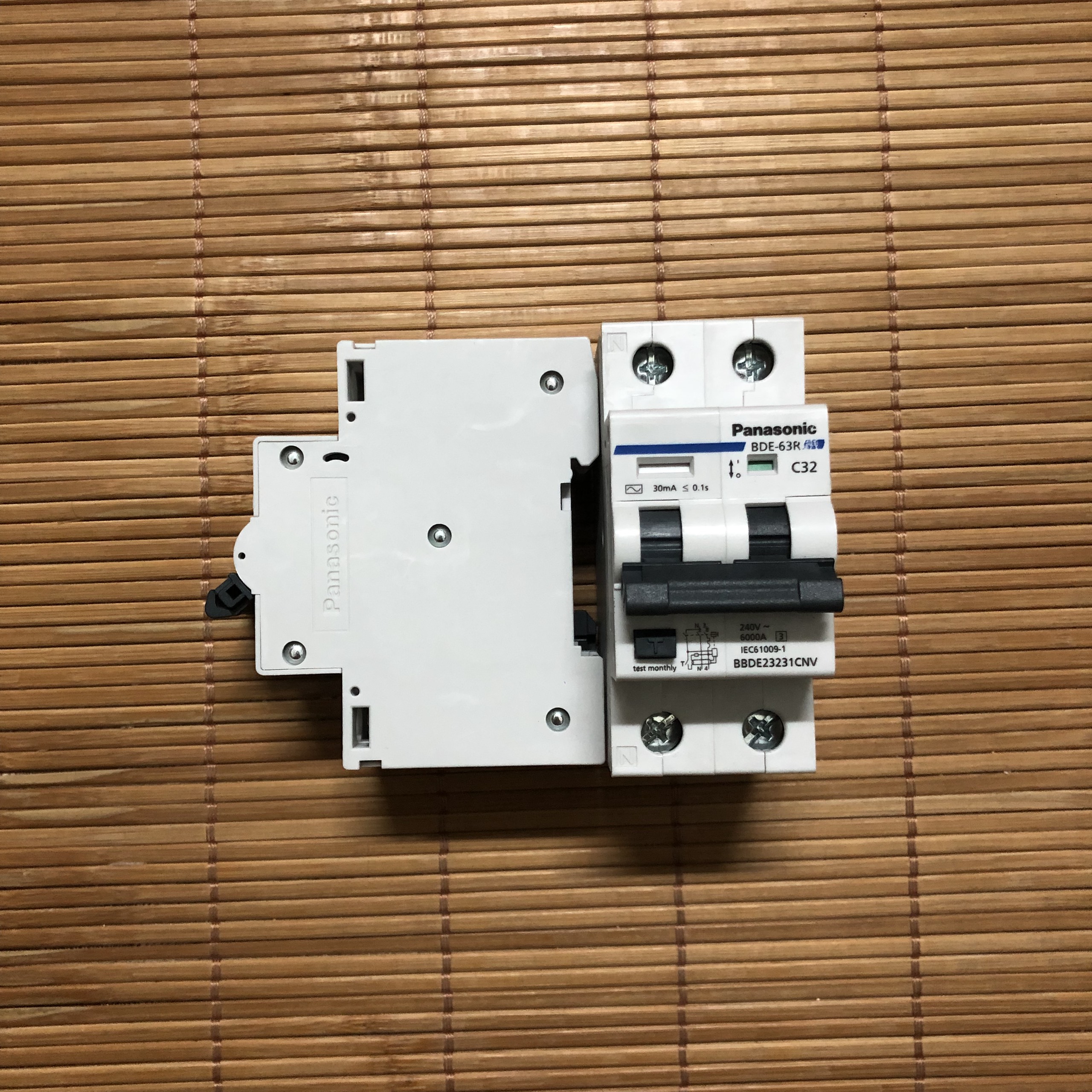 CB,Aptomat chống giật Panasonic 32A-40A 1p220V [hàng chính hãng]