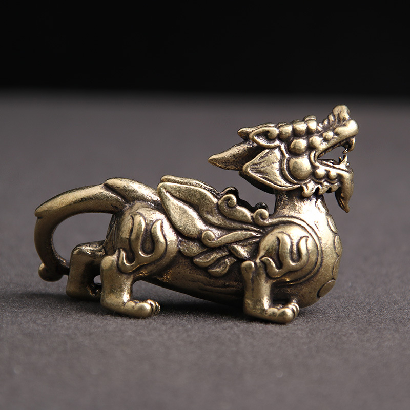 Tượng Nhỏ Phong Thủy Bằng Đồng Kiểu Dáng Hình Kỳ Lân (Kích Thước: 5.2cm x 3.3cm)