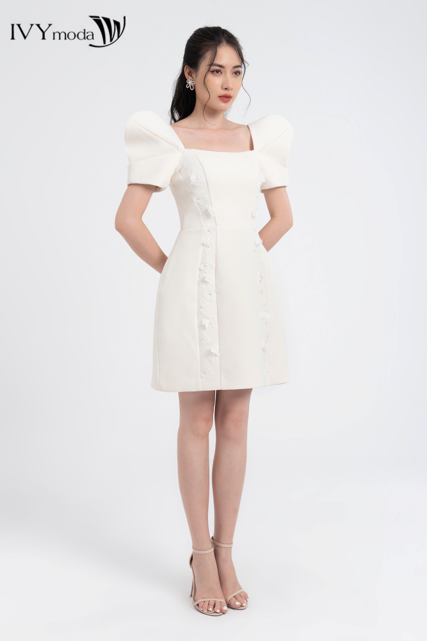 Đầm tweed đính hoa nổi IVY moda MS 45S2731