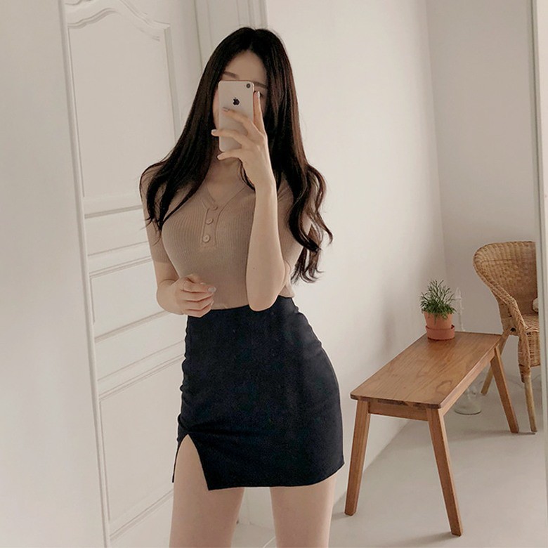 Chân váy ôm ngắn xẻ đùi hấp dẫn