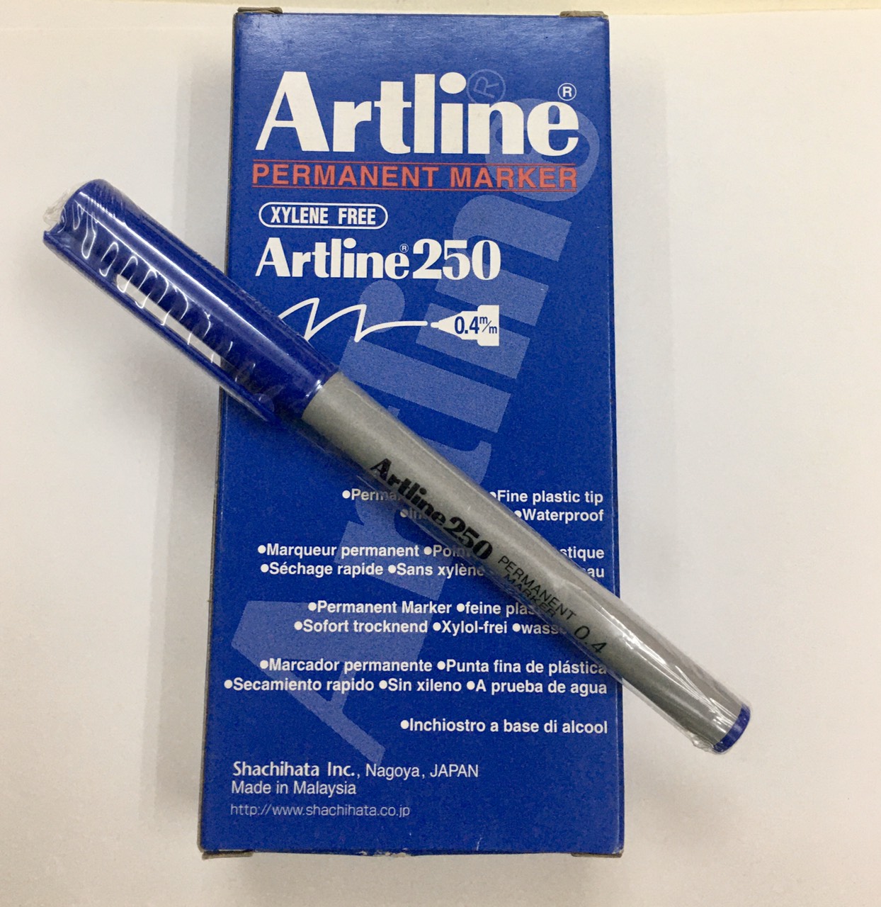 Bút thông dụng Artline EK-250 Permanent Marker nét 0,4mm