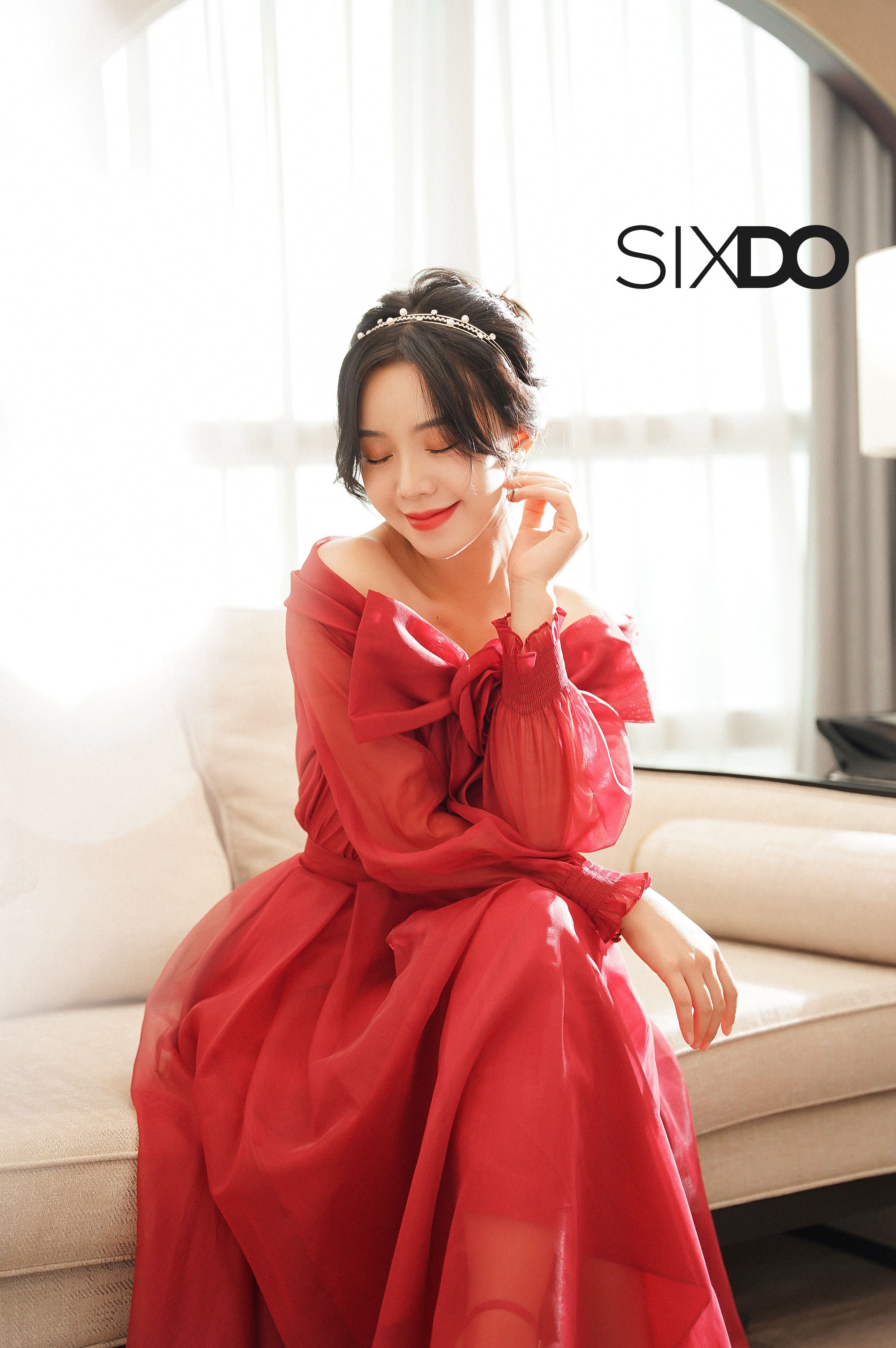 Chân váy đỏ tơ oganza xếp ly to SIXDO (Dark Red Box Pleated Midi Skirt)
