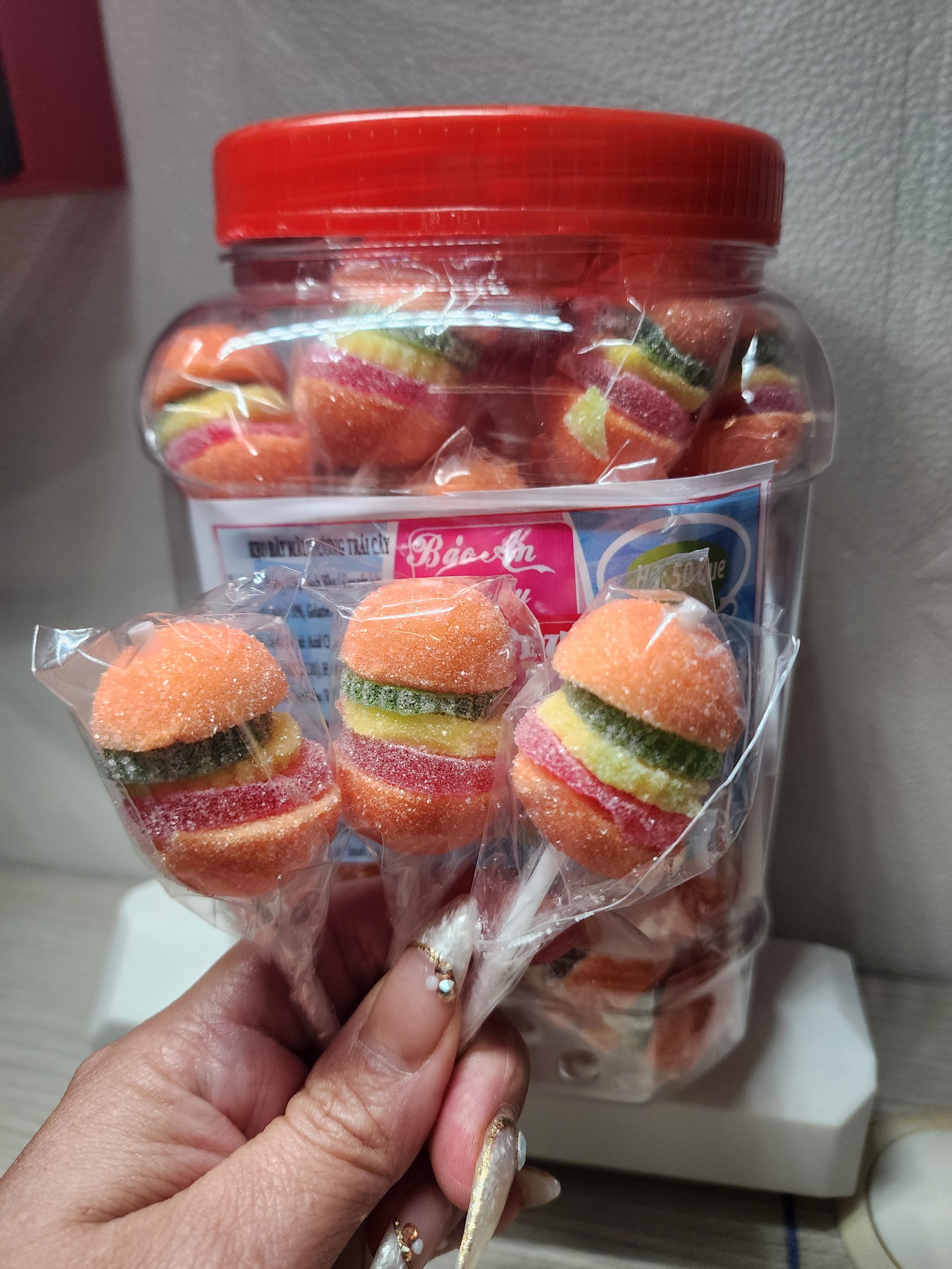 kẹo dẻo que hình hamburger (hủ 50que)