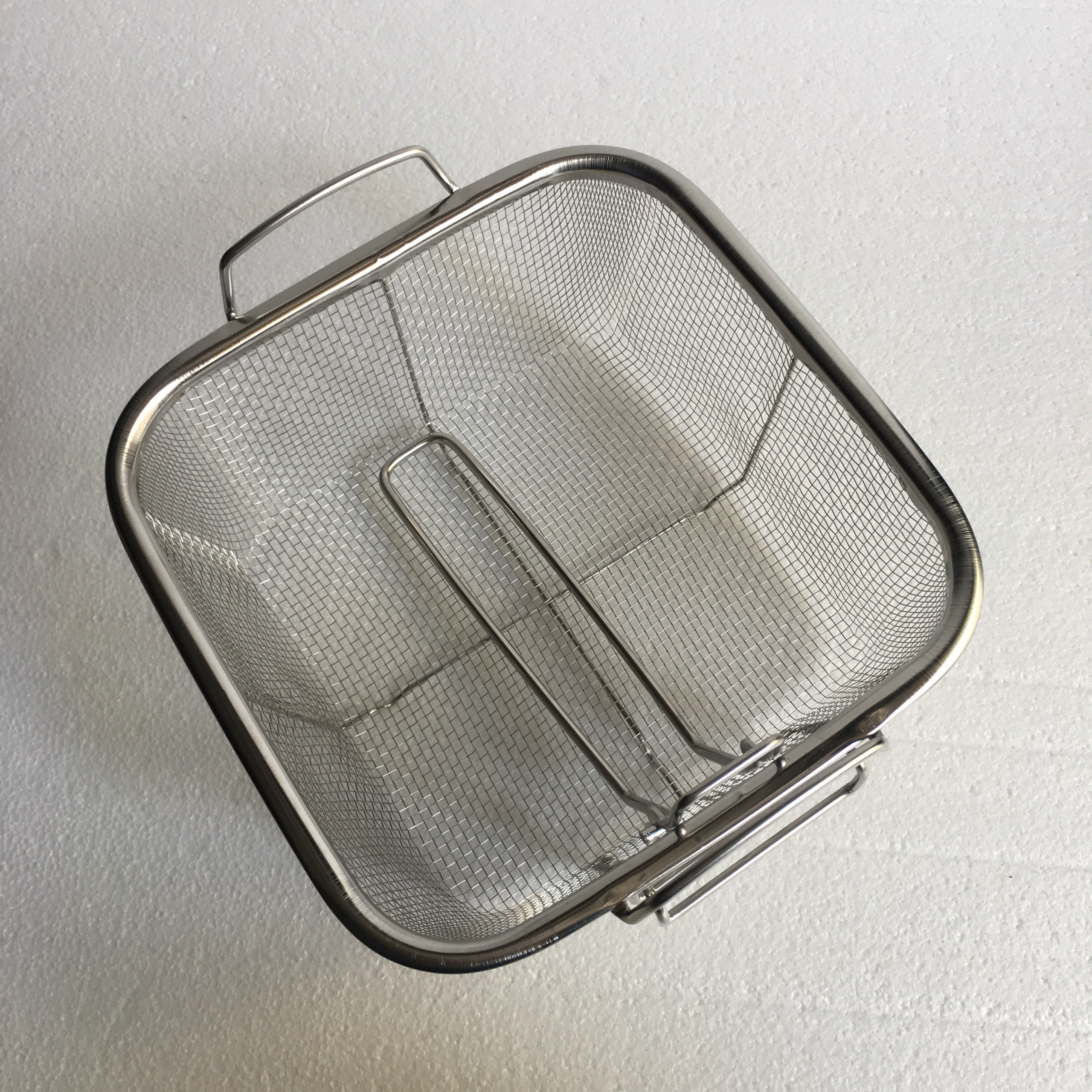 Rổ lưới Inox dùng cho nhà bếp.