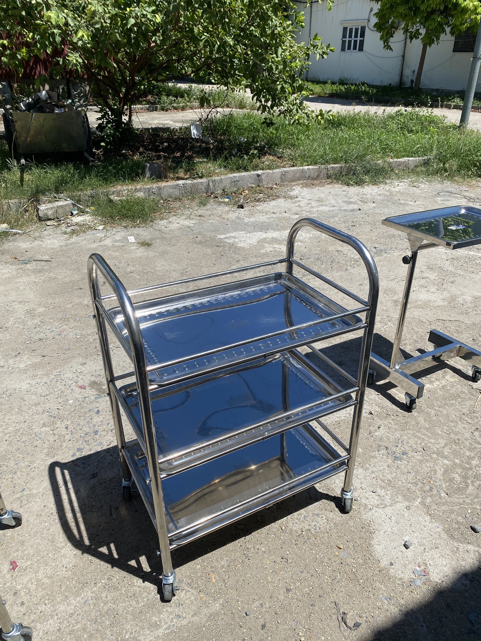 Xe tiêm 3 tầng inox 201