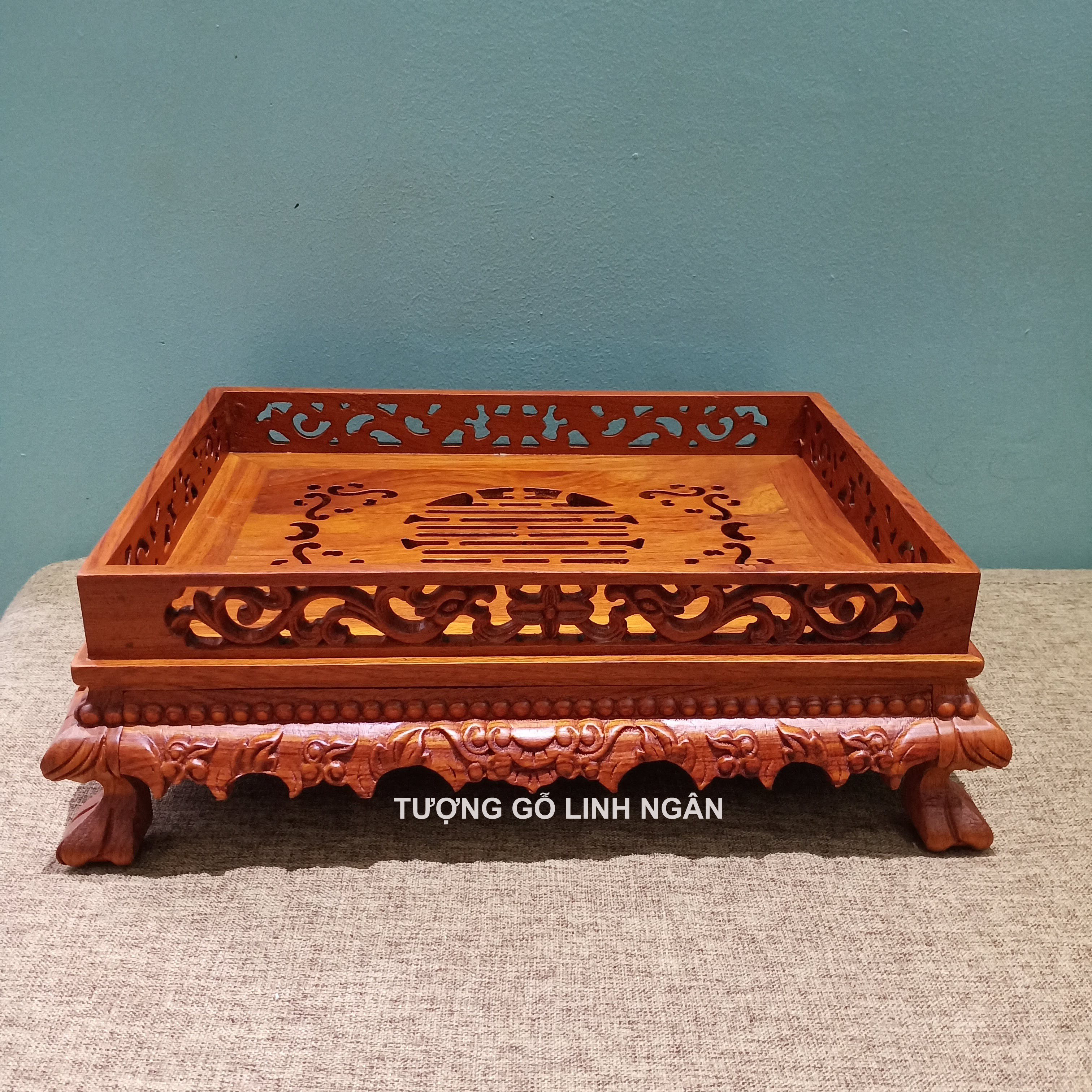 Khay chè trạm thọ gỗ hương (Cao 12 ngang 37 sâu 27 cm)