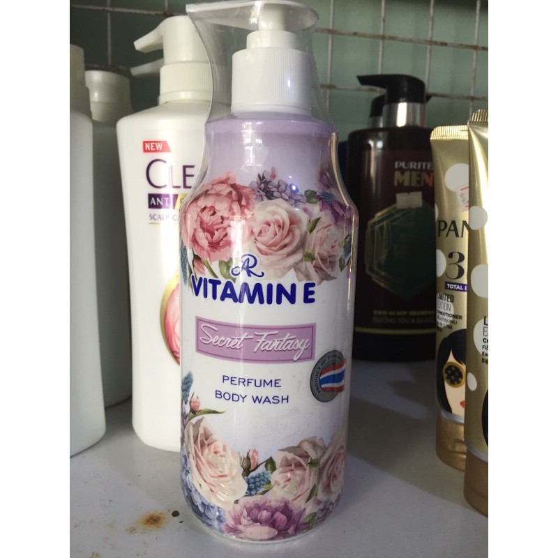 Sữa Tắm Dưỡng Ẩm Trắng Da Vitamin E Thailand