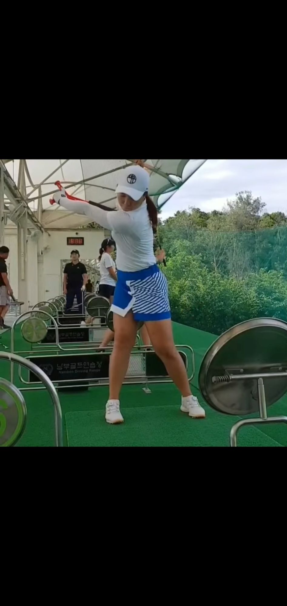 DỤNG CỤ HỖ TRỢ TẬP SWING GOLF
