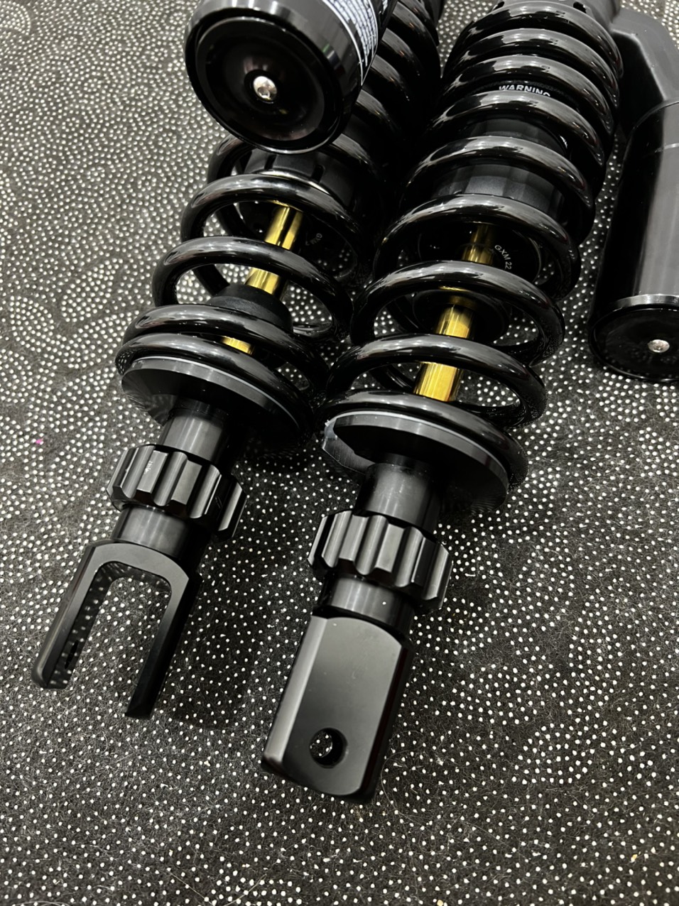 Phuộc Sau có bình dầu cho Airblade