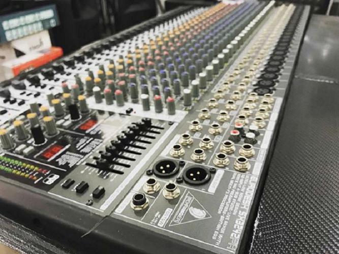 BÀN MIXER SÂN KHẤU BEHRINGER SX 3242FX