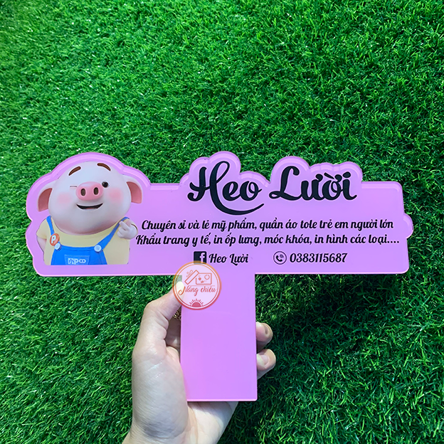Bảng hiệu mica cầm tay chụp ảnh sản phẩm - đặt tên thương hiệu shop - giá sốc, chất lượng sản phẩm đảm bảo và cam kết hàng đúng như mô tả
