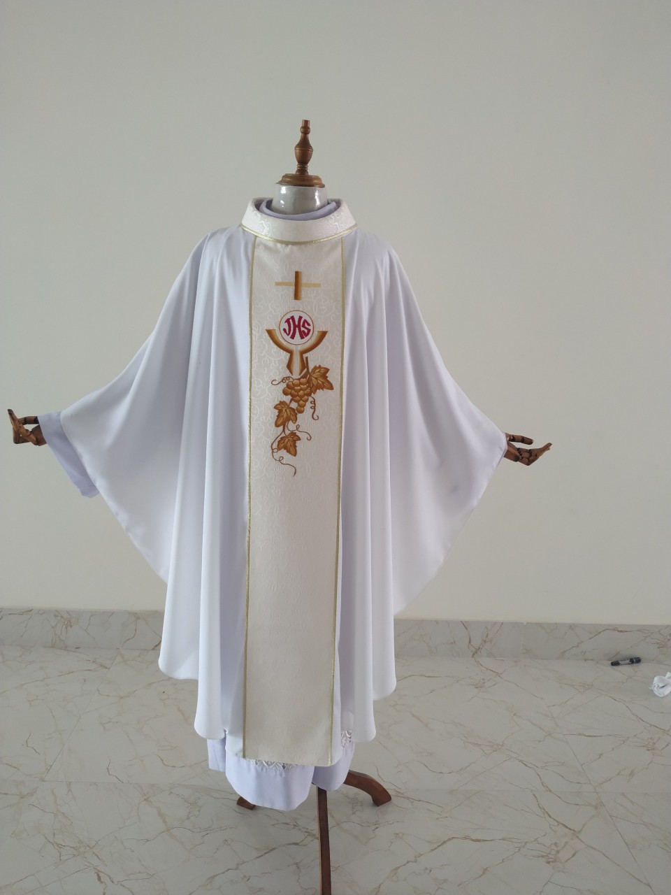 Áo Lễ Linh Mục Màu Bạch Kim - Al1-18 Quà Tặng Công Giáo, Giáng Sinh, Lễ  Quan Thầy, Truyền Chức, Sinh Nhật Cha Xứ | Lazada.Vn