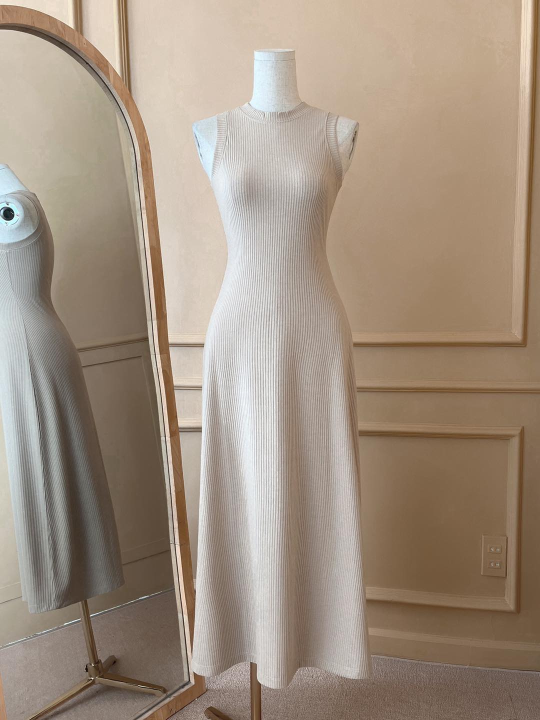Đầm maxi thun gân cổ tròn kiểu basic thanh lịch