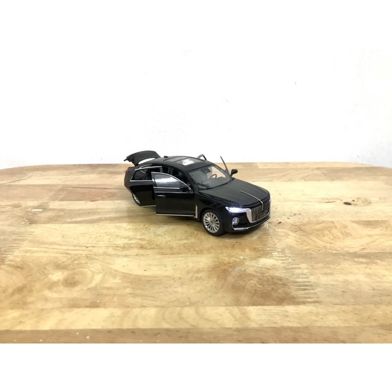 Mô hình xe Hongqi H9 tỷ lệ 1:32