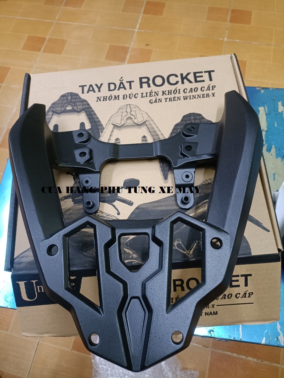 Cảng Sau Xe Winner X Rocket Nhôm Đúc Đen Nhám