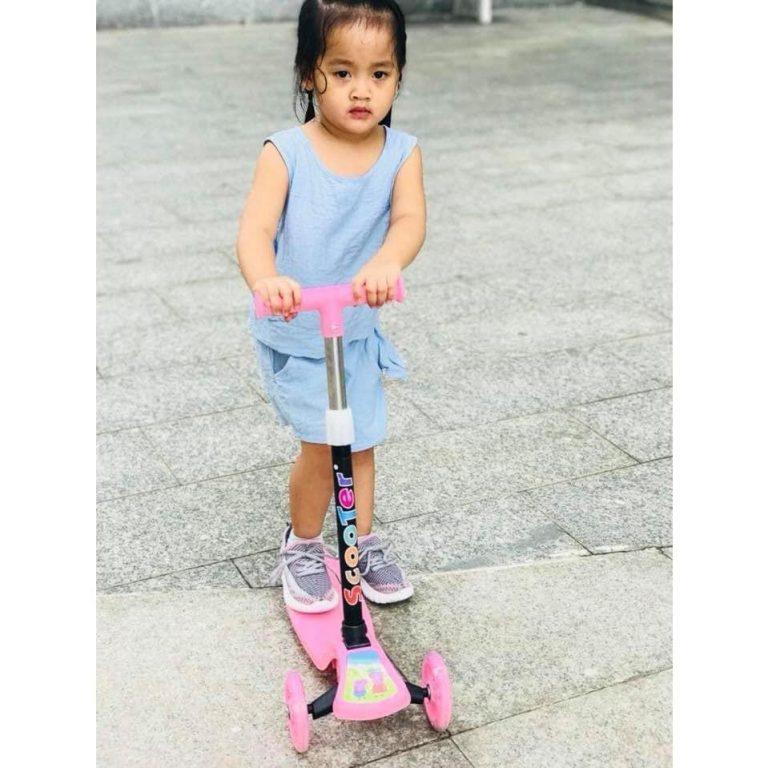 XE TRƯỢT SCOOTER 3 BÁNH PHÁT SÁNG CHO BÉ, CHẮC CHẮN, AN TOÀN