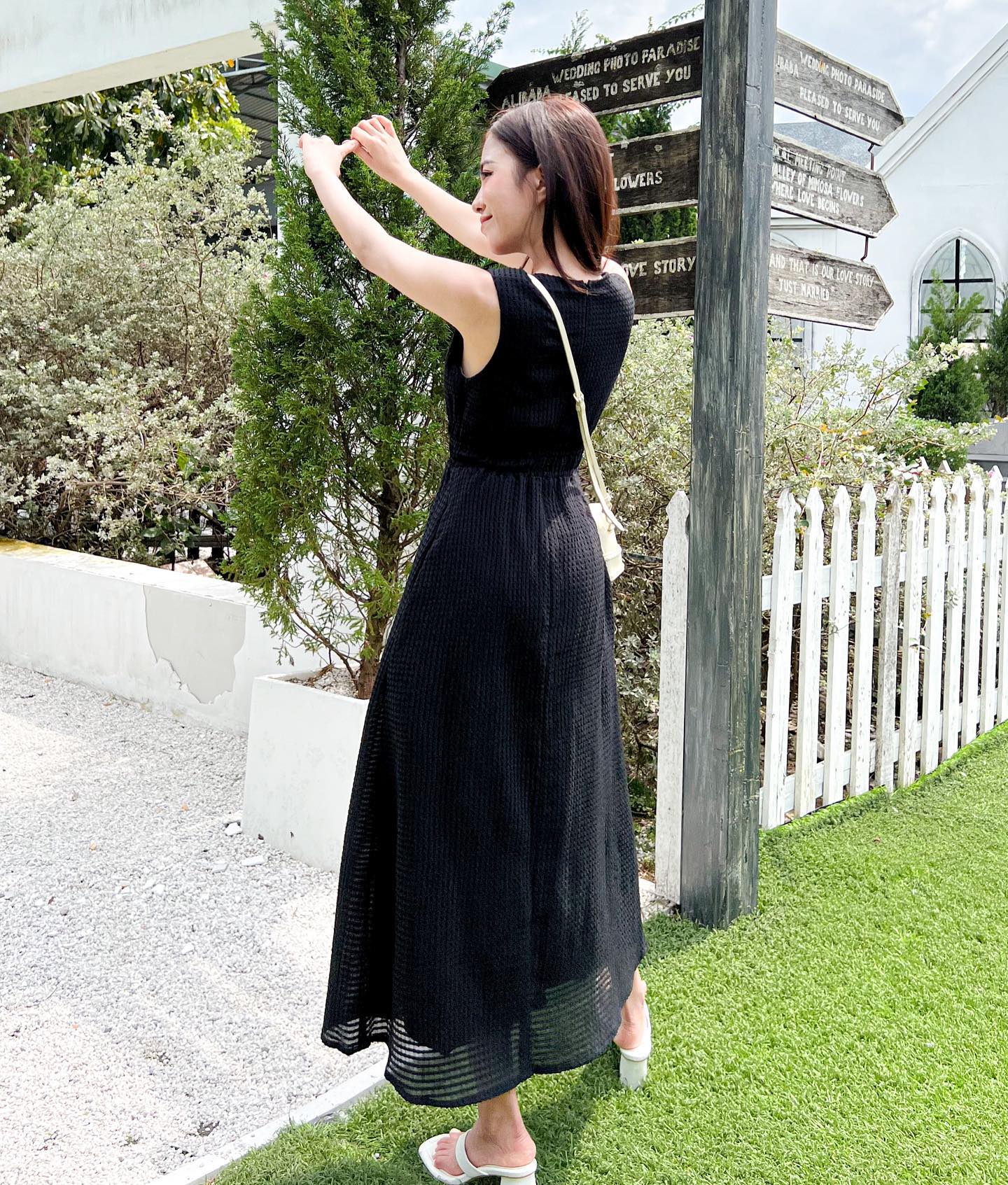 Đầm LAREN - Đầm midi cách điệu ngực
