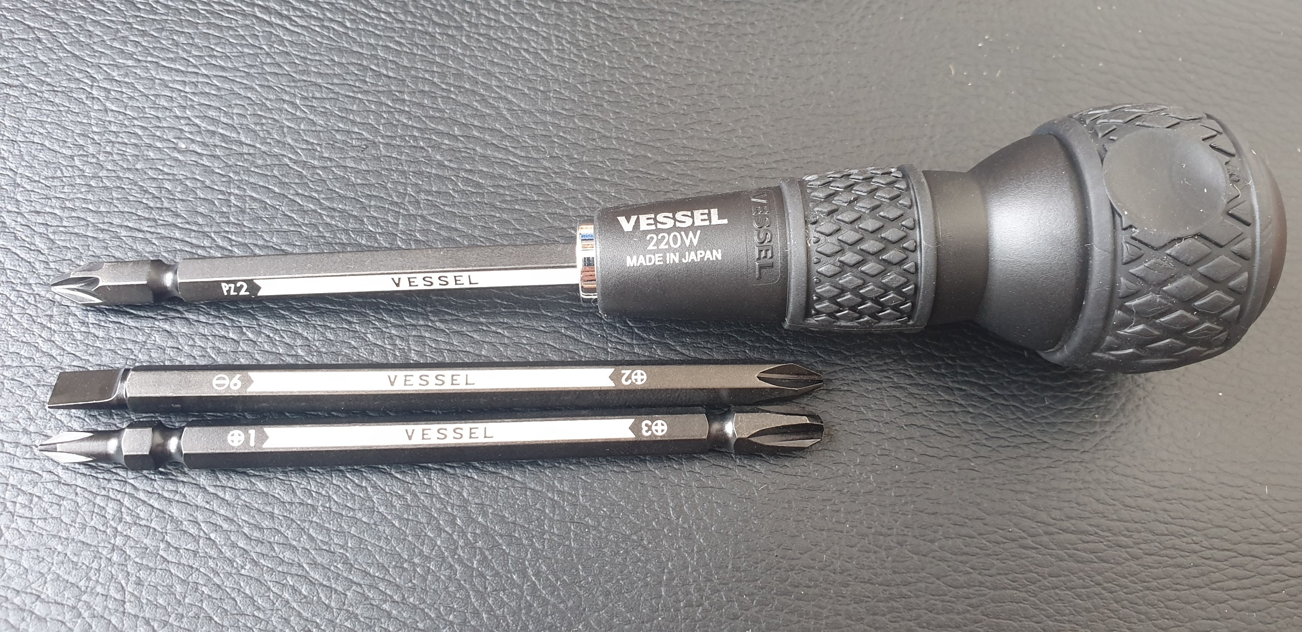 Tua vít gồm 3 mũi vít Vessel