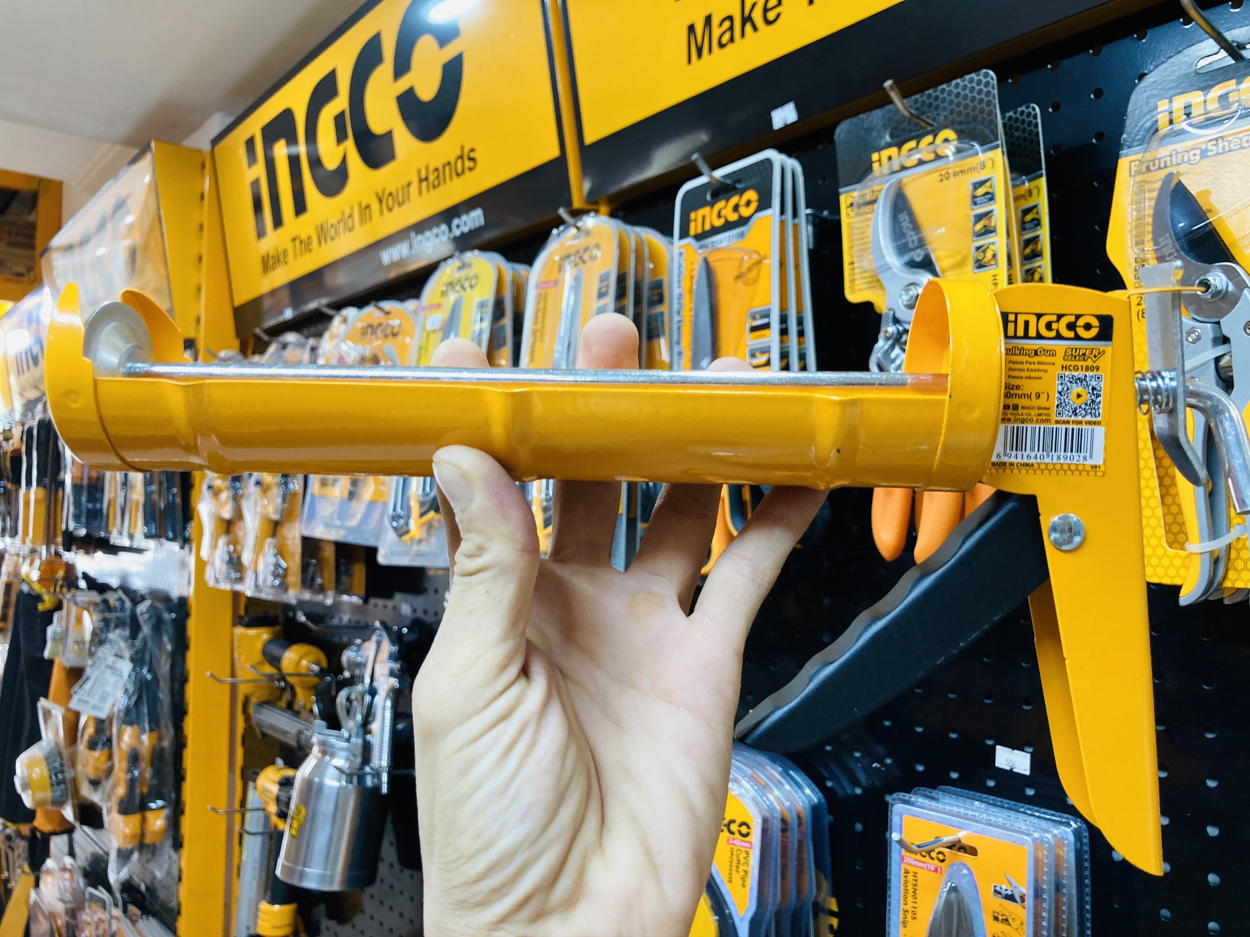 Súng bơm silicone 9" INGCO HCG1809