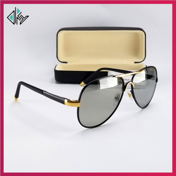 Giá bán Mắt kính đổi màu nam nữ đi ngày và đêm - Kính mát nam nữ đổi màu. Tròng kính Polarized không vỡ, phân cực, chống nắng, chống tia UV. Gọng kính kim loại nhẹ không gỉ, bọc cao su non mềm mạị có khớp co giãn, ôm mặt, không kén siz