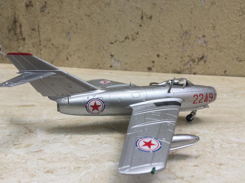 [HCM]Mô hình máy bay Tiêm kích MIG 15 - 1:72