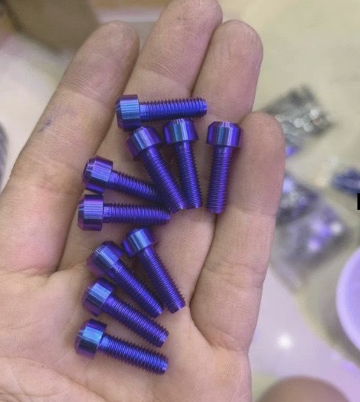 Ốc Titan Gr5 5li15 đầu trụ gắn mâm vespa cnc  đĩa abs sh 300i