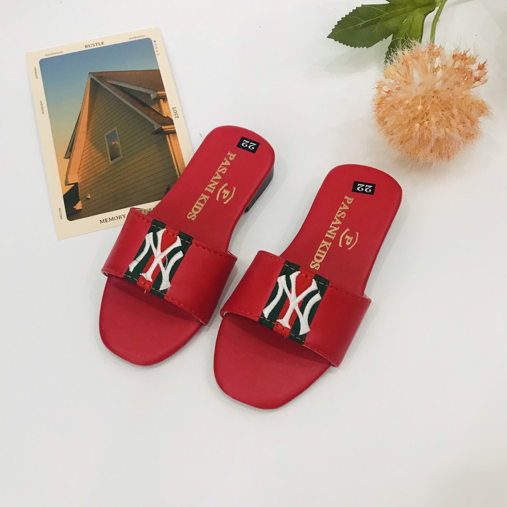 DÉP LÊ TRẺ EM XẢ KHO