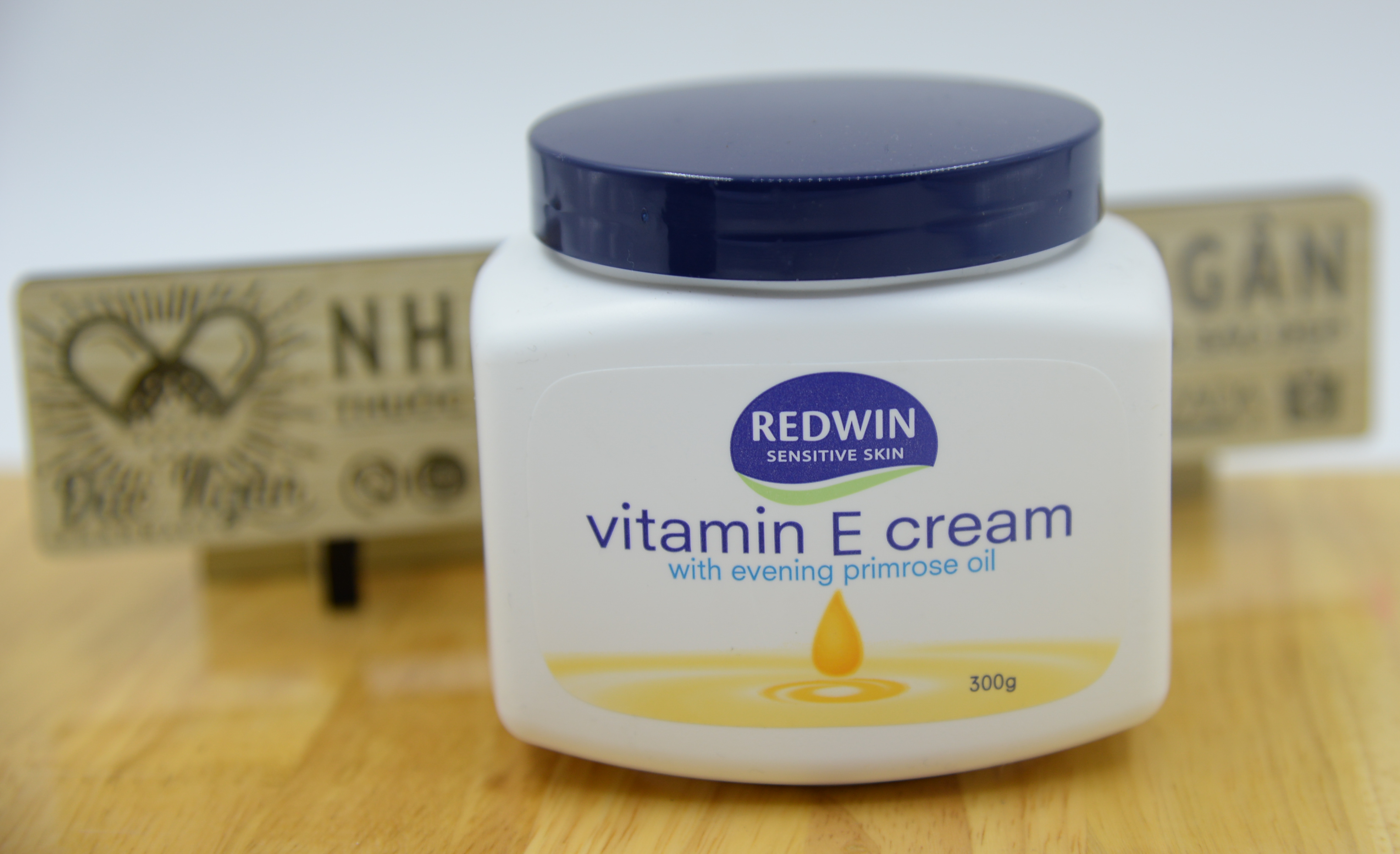 Kem Dưỡng da mềm mịn Redwin vitamin E  Cream 300g [ Úc]