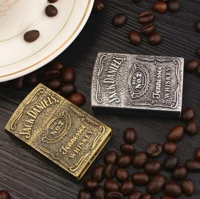 {SALE CỰC KHỦNG} Bật lửa Zippo Jack Daniel's Label Brass Emblem Pocket Lighter Dùng Xăng Đá