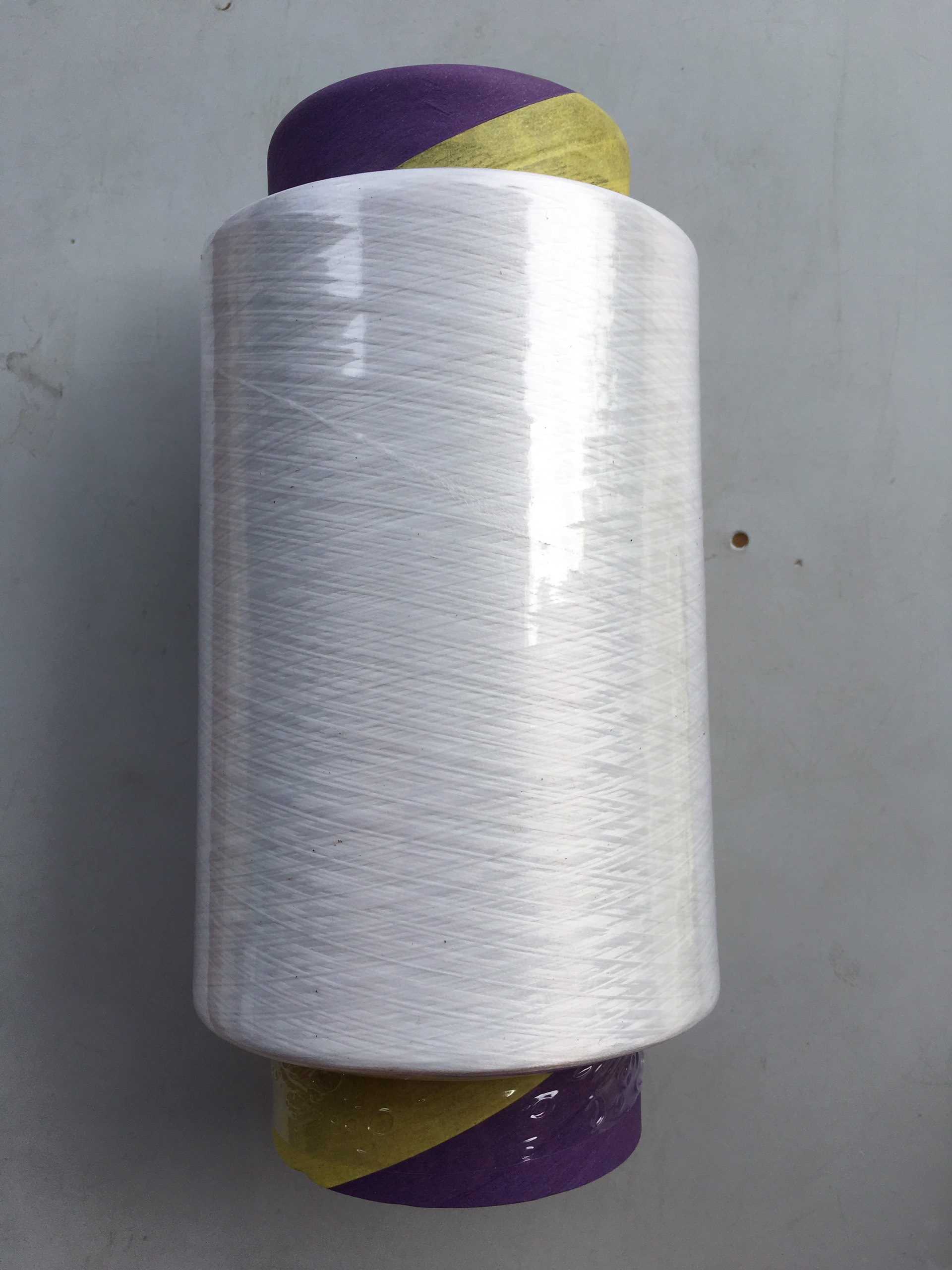 Tơ vắt sổ màu trắng đen 150 - 32k/ống - tơ chỉ may công nghiệp giá rẻ