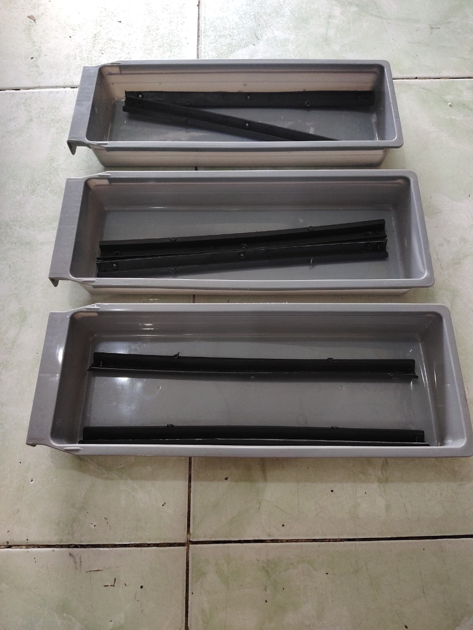 hộc nhựa đóng bàn máy may
