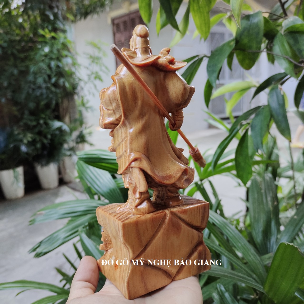 Tượng quan công gỗ huyết long đế rồng (mẫu mới)