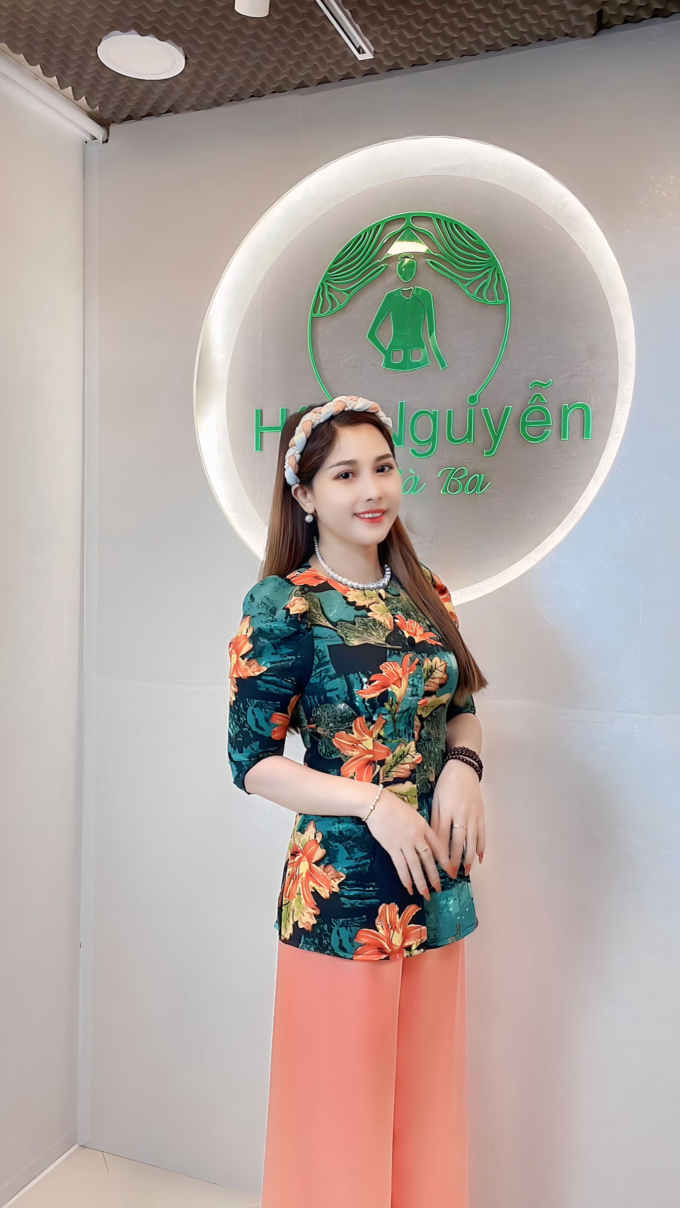 .A66 - Bộ Bà Ba Lụa in Hoa Ly Dây Kéo Nút Bọc