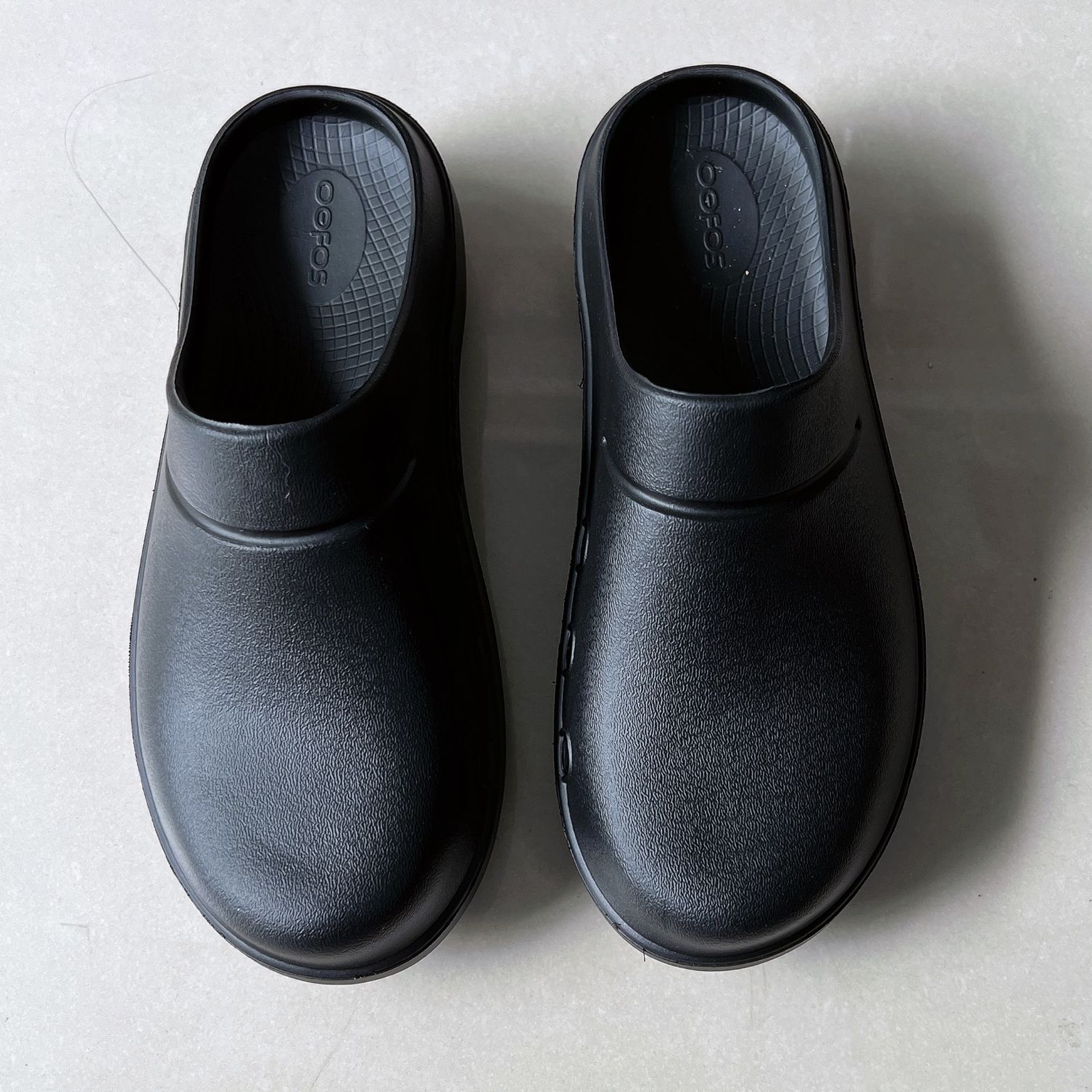 Dép Sục Đen oofos form unisex