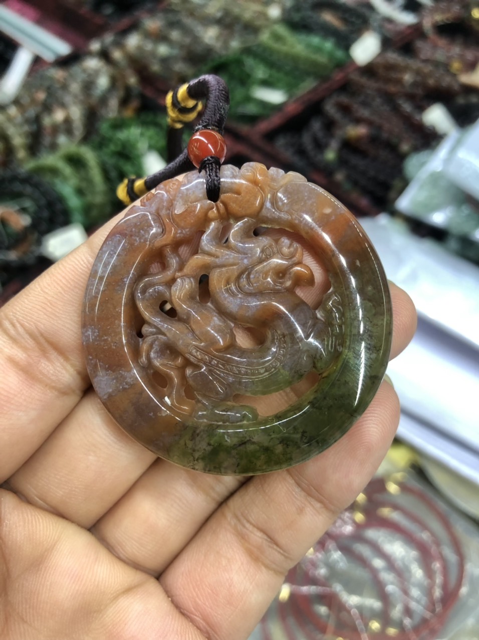 Mặt dây chuyền Tỳ Hưu hóa rồng đá ngọc băng tảo - Đường kính 4,5cm