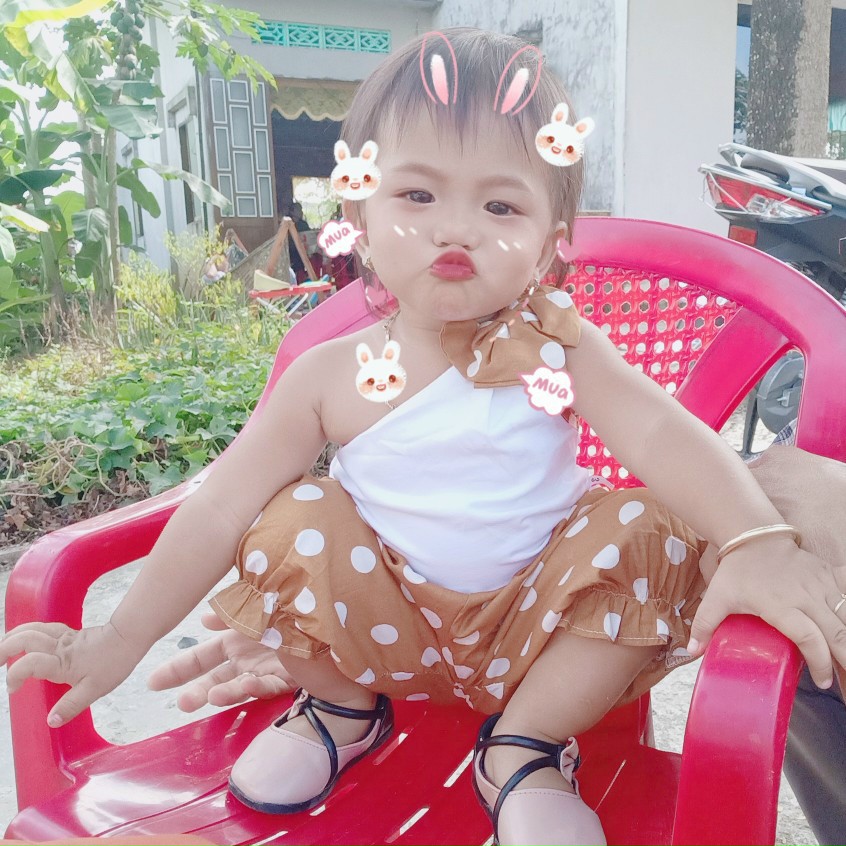 Đồ bộ bé gái lệch vai họa tiết chấm bi